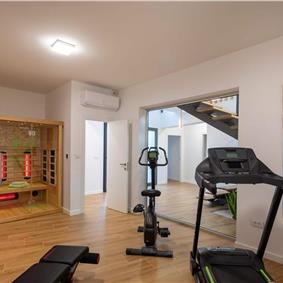 Luxury Beachfront Villa with Heated Infinity Pool near Trogir, Sleeps 8